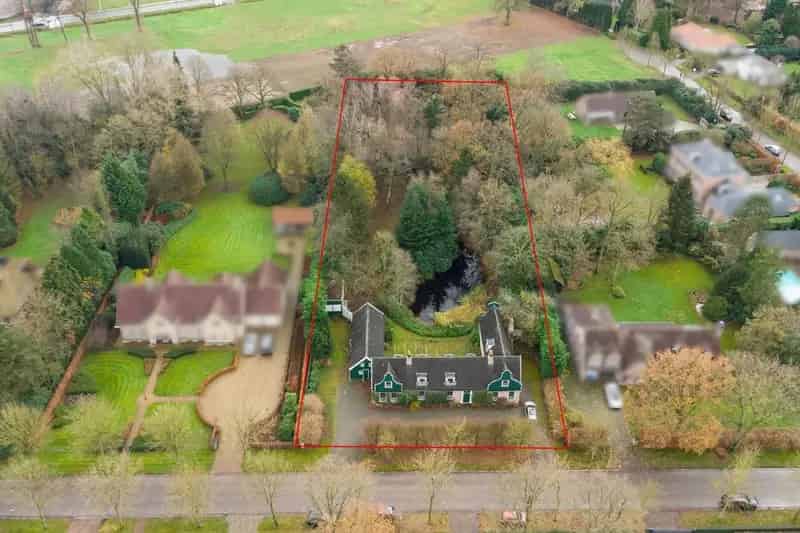 Te renoveren Zaanse villa 3348m²