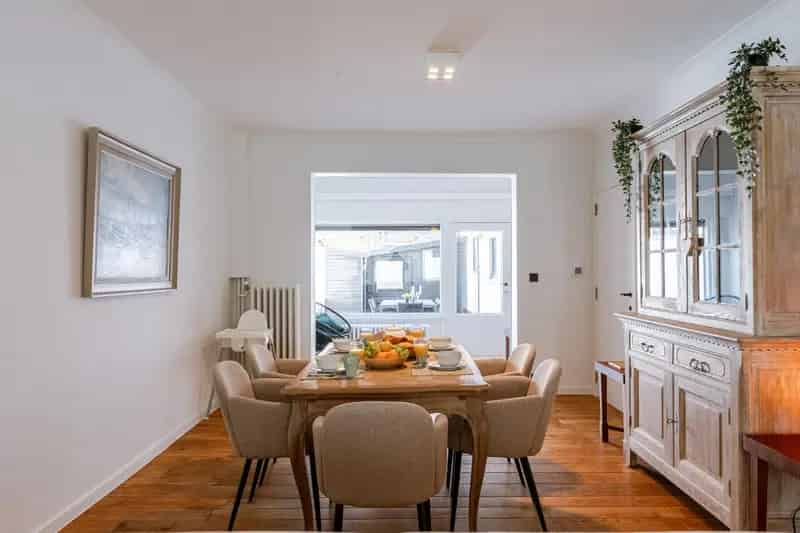 Modern gerenoveerde woning met 2 slaapkamers ( + 2 slaapkamers extra mogelijk) in De Panne