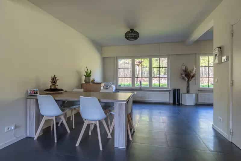 Ruime gezinswoning met 4 slaapkamers en garage te Vosselaar.