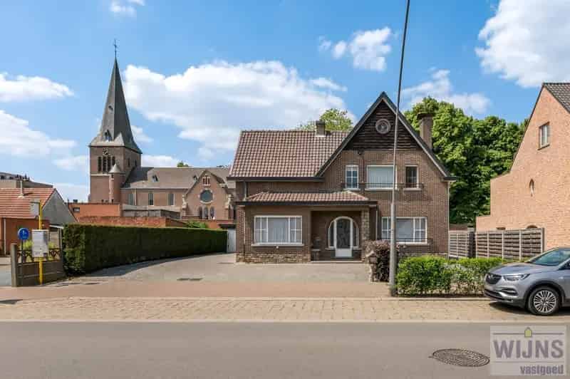 Karaktervolle open bebouwing in hartje Berlaar-Heikant.