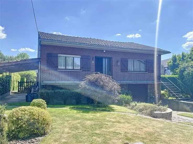 Huis te Koop Engis 4 Verdiepingen 9 Hectare Grond
