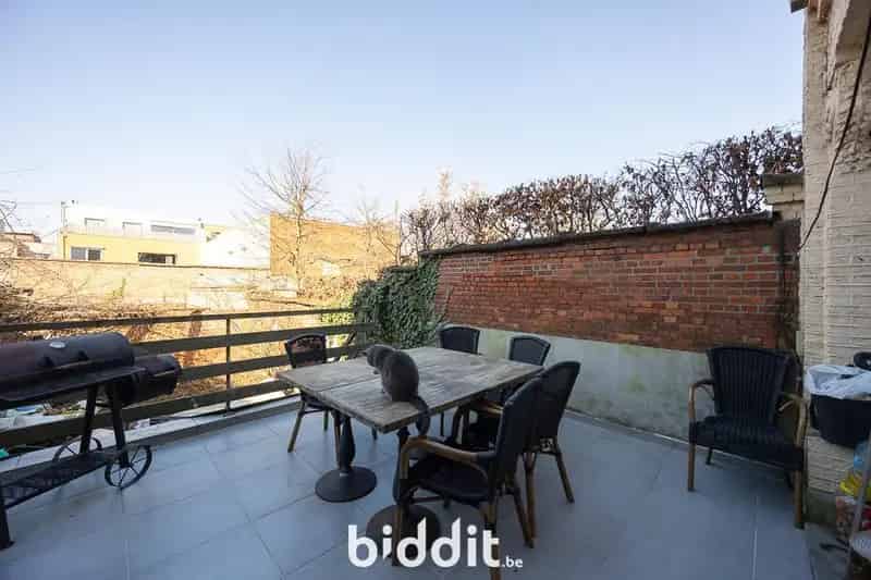 GOED GELEGEN STATIG HUIS MET TUIN