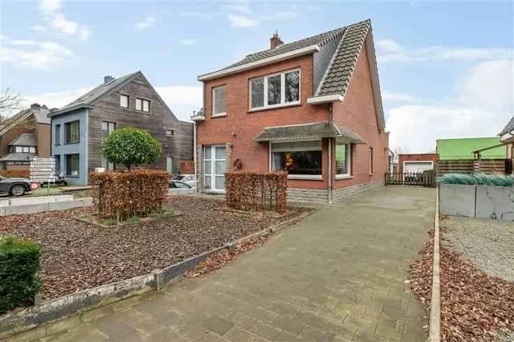 Huis Te Koop Wommelgem: Instapklare woning met garage smeerput en kelder