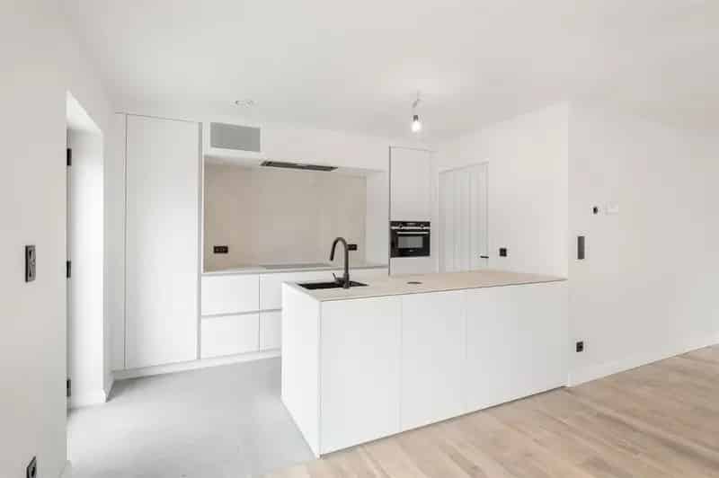 PRACHTIG AFGEWERKTE NIEUWBOUWWONING (195m²)  MET 3 SLAAPKAMERS + ZOLDER EN AFGEWERKTE TUIN TE BERINGEN