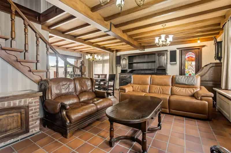 RUIME WONING (CA 250M2) VOLLEDIG ONDERKELDERD MET WERKHUIS VAN 130M2