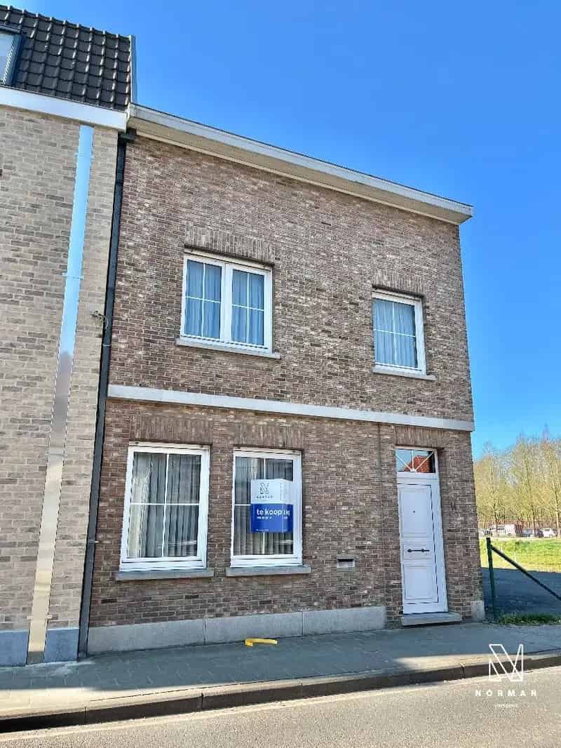 Ruime centrumwoning met 4 slaapkamers, veranda, zij-ingang en stadstuin