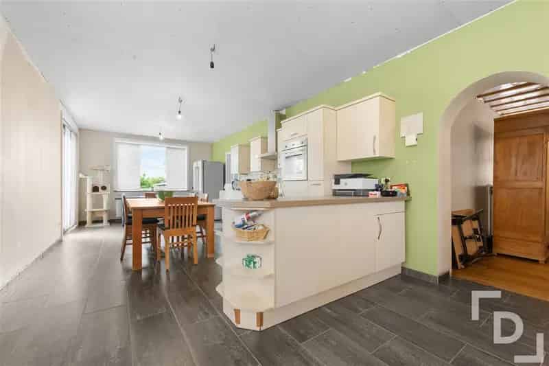 Karaktervolle woning met carport te koop in Stavele.