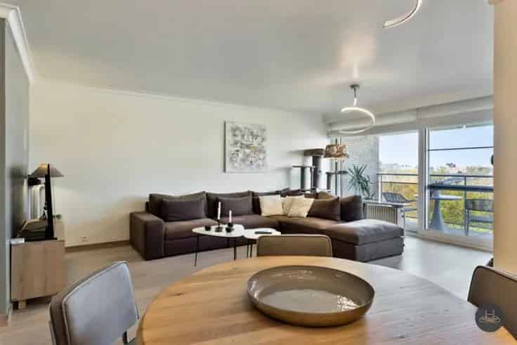 Appartement Te Koop Berchem: Gerenoveerd 2 Slaapkamers Garage Terras