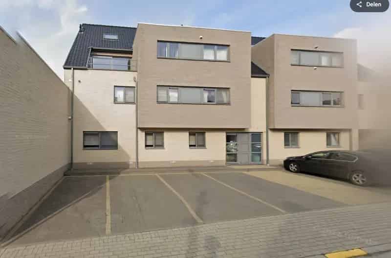 Autostaanplaats te huur nabij centrum Sint-Lievens-Houtem