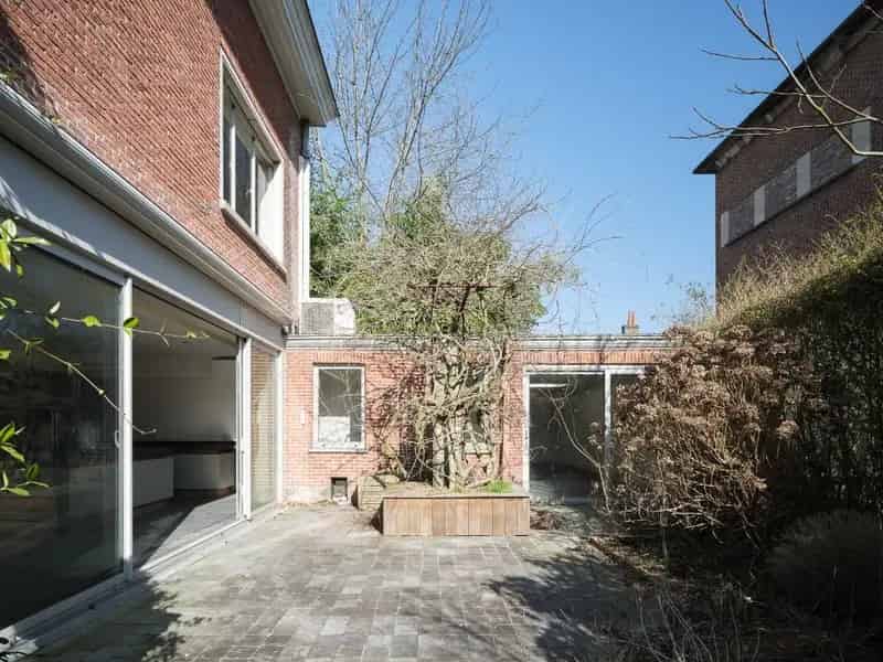 Voormalige dokterswoning met praktijkruimte en stadstuin