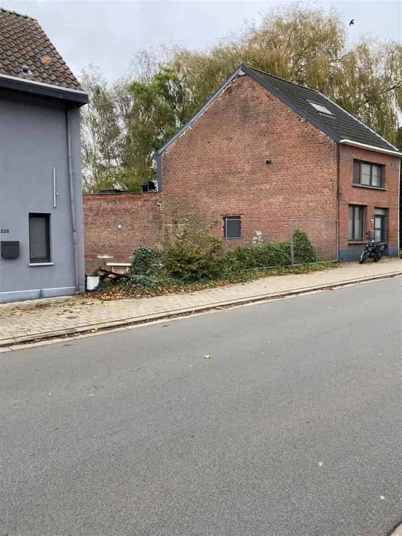 Perceel bouwgrond met vergunning en plannen