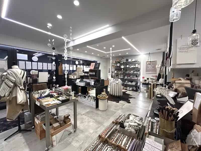 Ruim handelspand op commerciële topligging te Tielt!