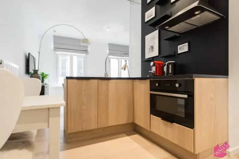 Gemeubeld appartement vlakbij de Nationalestraat 8502043