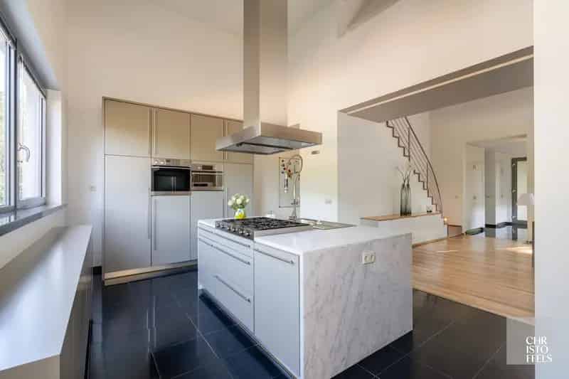 Moderne villa in residentiële omgeving!