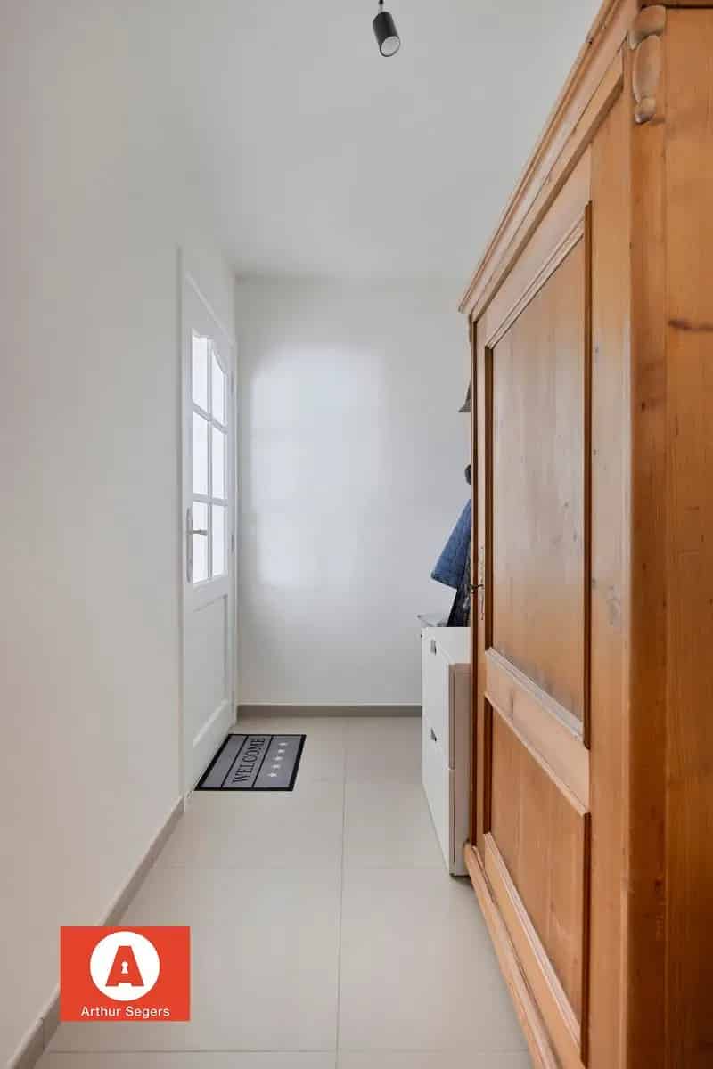 IN OPTIE - Hedendaagse & instapklare gezinswoning in Opstal.