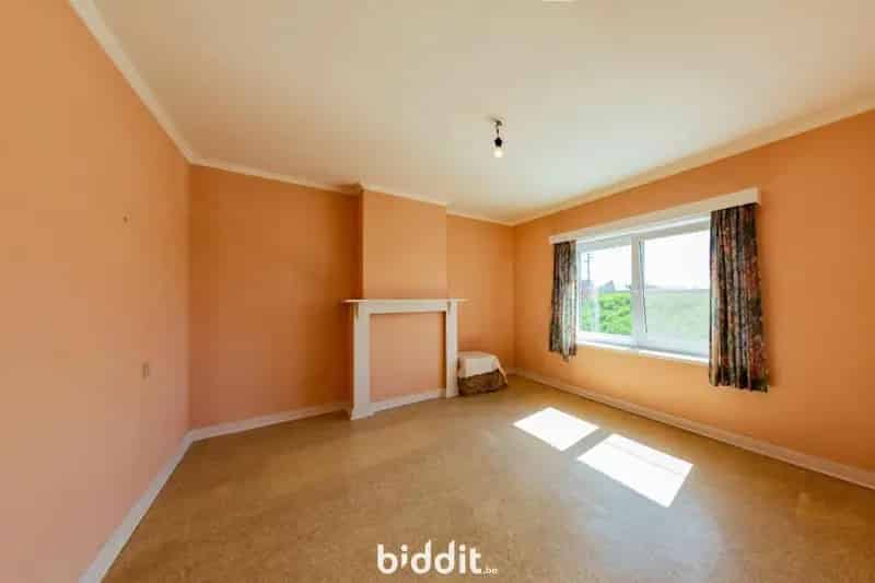 Halfopen woning aan het station van Landegem