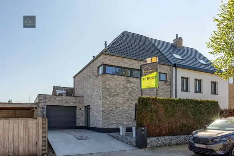 Moderne, energiezuinige halfopen woning in de rustige Vredewijk