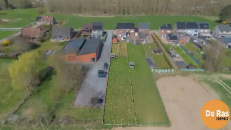 WESTREM- Stevige verzorgde halfopen bebouwing met grote tuin
