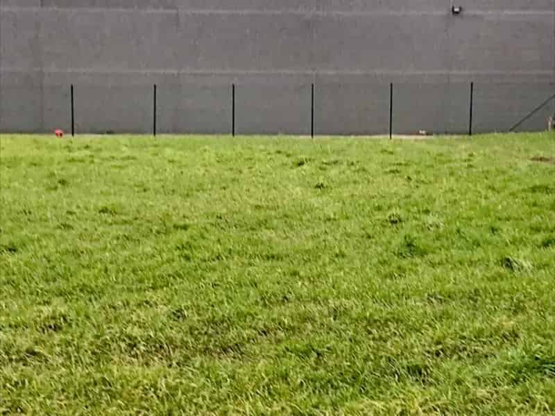 Residentieel gelegen stuk bouwgrond van 1500m² met aanpalend stuk groenzone van 1000m²