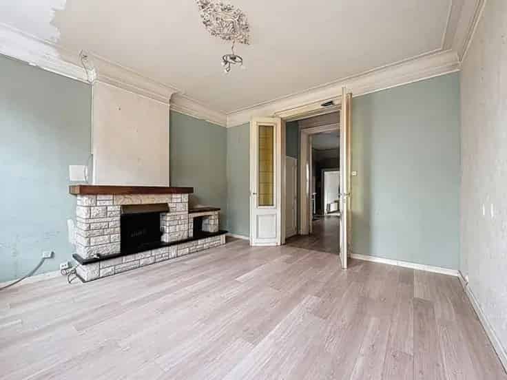 Huis Te Koop Te Renoveren Met Veel Potentieel Ruime Tuin