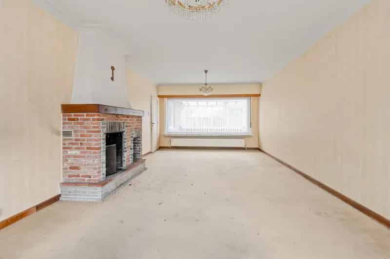 Te renoveren gezinswoning op riant perceel van 3438 m²