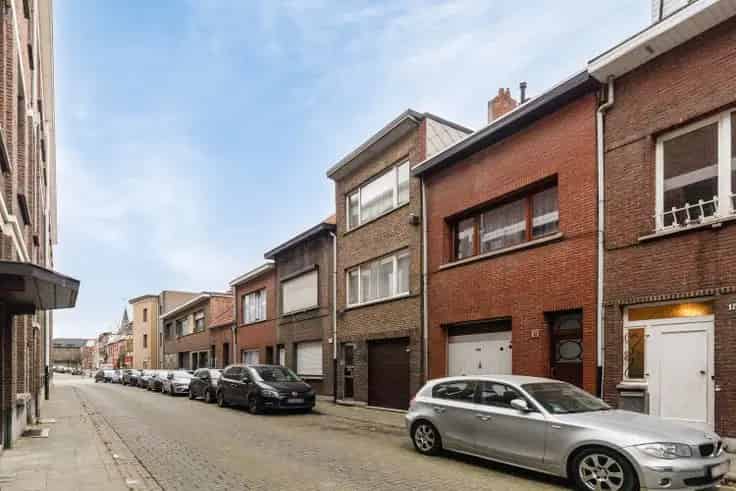 Huis Te Koop: 3 slaapkamers, ruime tuin, inpandige garage
