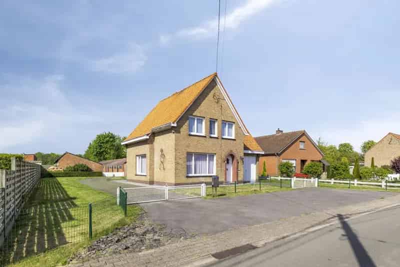 Vrijstaand Huis met 2 Loodsen 551m2 en 4 Slaapkamers