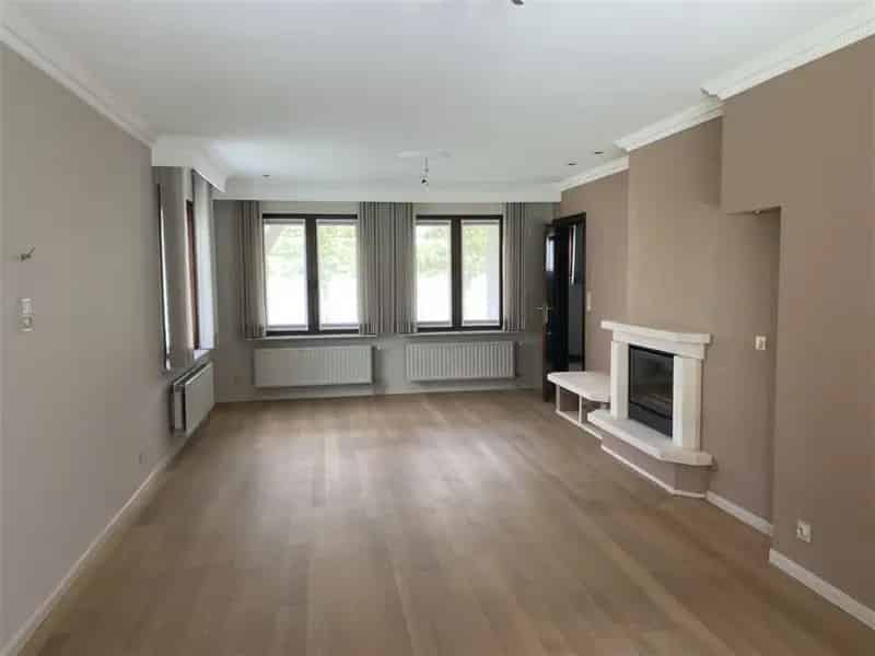 Huis te huur: Ruime gezinswoning 4 slaapkamers grote tuin