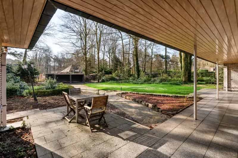 Te renoveren ruime gezinswoning met unieke locatie op riant perceel van 2179 m²
