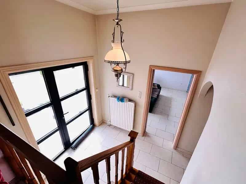 Leuke SPLITLEVEL op een mooi ruim perceel