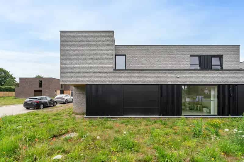 Moderne, halfopen woning
