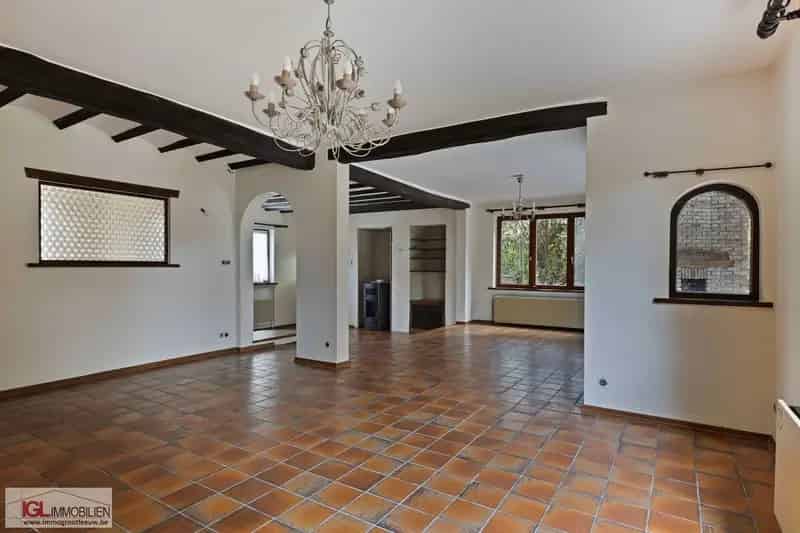 Ruime villa met potentieel op toplocatie in Huizingen