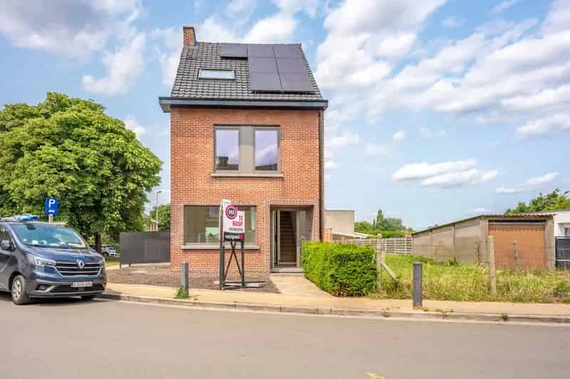 Huis te huur: 4 slaapkamers, 2 badkamers, tuin en garage