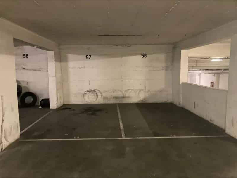 Ondergrondse autostaanplaats te koop in centrum Antwerpen