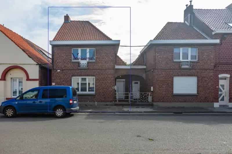 Te renoveren woning met2 slaapkamers op een totale oppervlakte van 481m².
