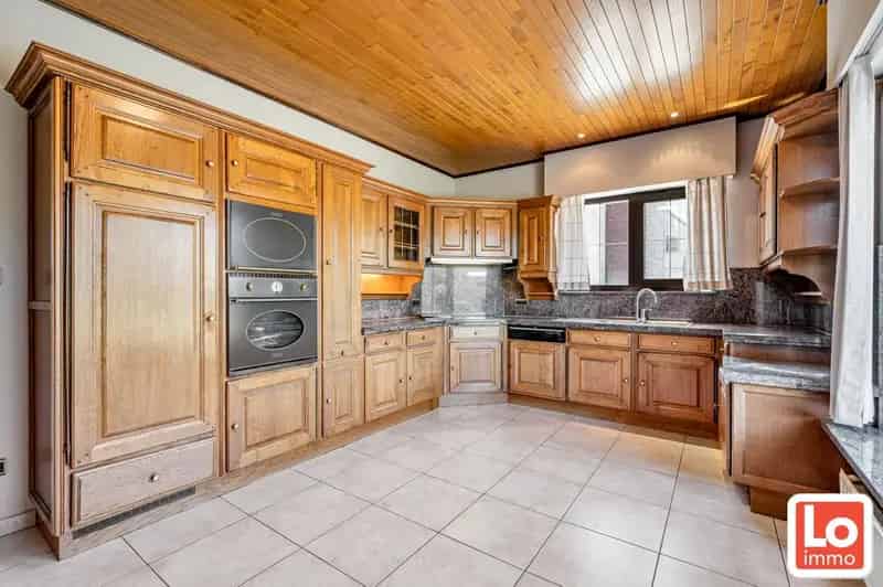 Mooie grote villa met 3 à 4 slaapkamers op een totaal van 1120m²