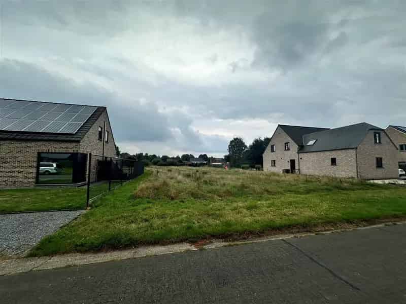 UITERST RUSTIG DOCH CENTRAAL GELEGEN BOUWGROND VOOR HALF OPEN BEBOUWING TE BEVERLO