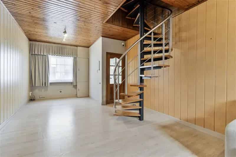 Huis te huur Sint-Niklaas: 2 slaapkamers, garage, 120m²