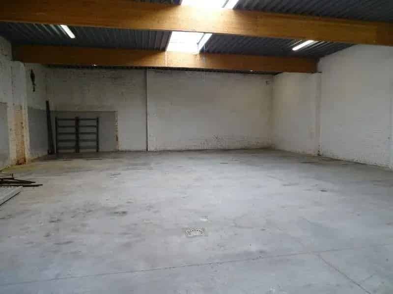Te koop – Magazijn of opslagruimte in Sint-Eloois-Vijve
