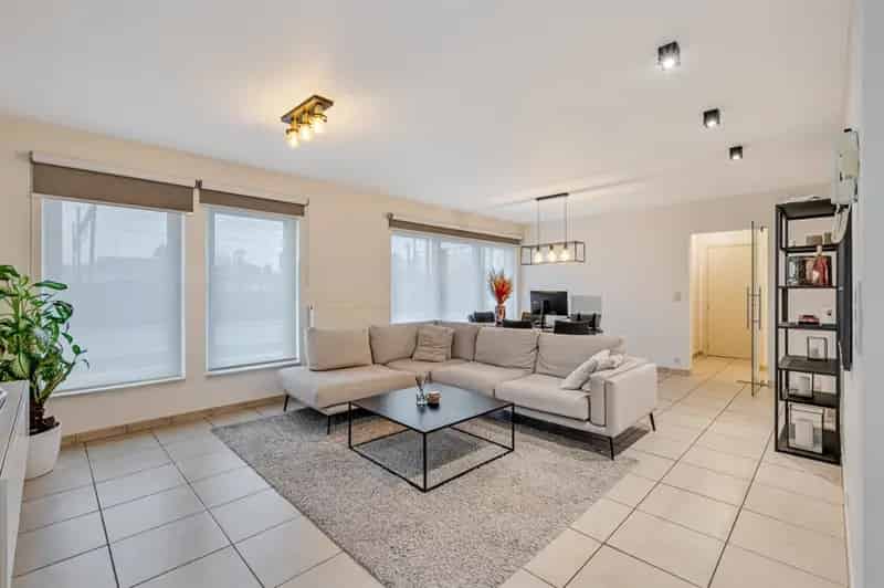 Gelijkvloers appartement met 2 slaapkamers en garage