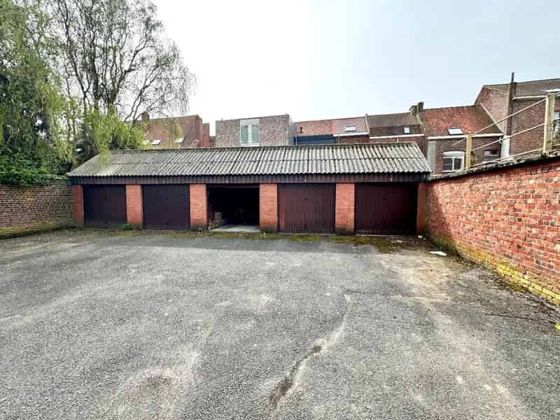 GARAGE IN HET CENTRUM OP 150M VAN DE GROTE MARKT