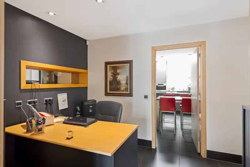 Winkelruimte en appartement in Opwijk: Combineer wonen en werken!