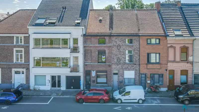 EENGEZINSWONING MET RUIME KOER – GOED GELEGEN