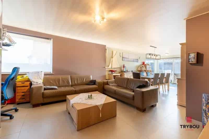 Instapklare halfopen woning in Esen met tuin en 3 slaapkamers - wordt verkocht onder registratie rechten!