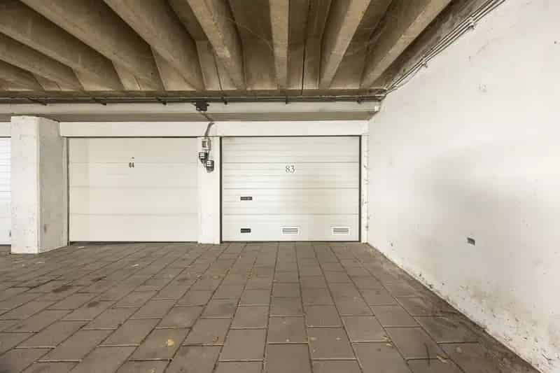 Uitgeruste garagebox te koop