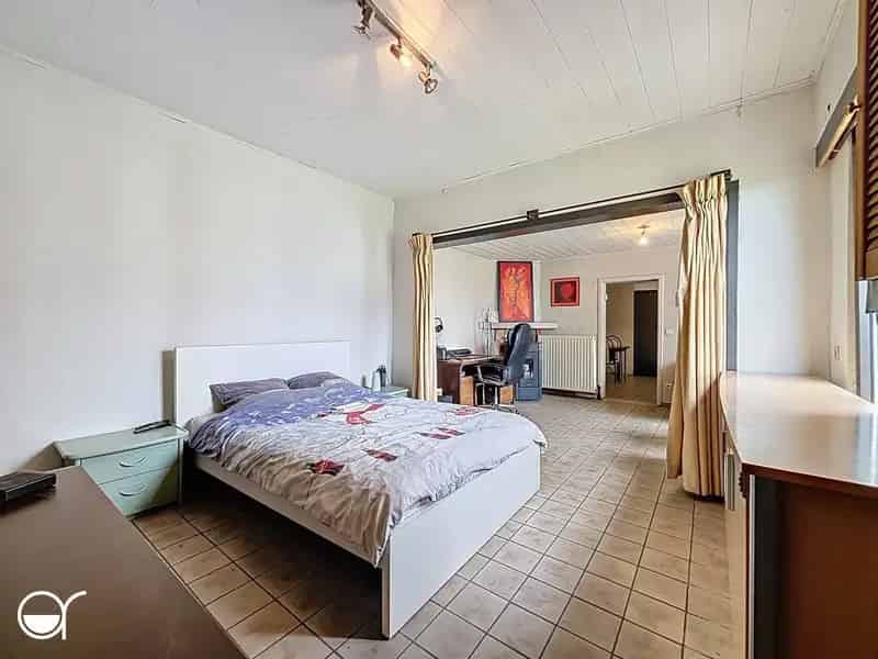 Te renoveren woning met uitzicht op de velden