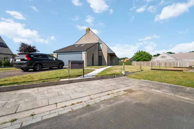 Te Sint-Kruis: Energiezuinige villa met ruimte en comfort.