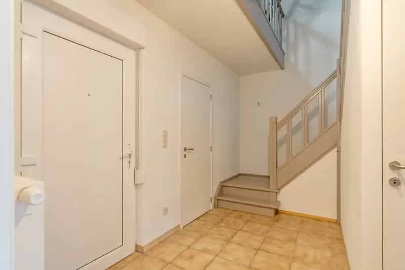 Ruime degelijke vrijstaande woning met tuin op 16a10ca op aantrekkelijke ligging vlakbij het centrum