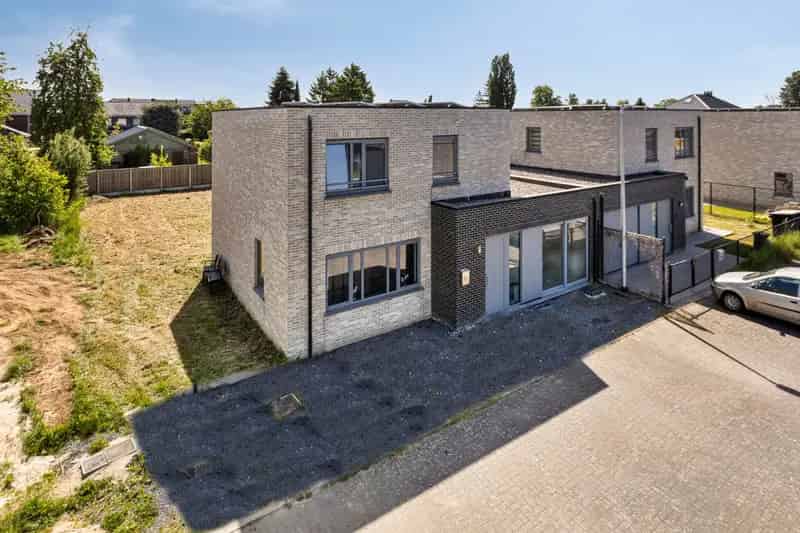 Huis te huur 3 slaapkamers rustig gelegen