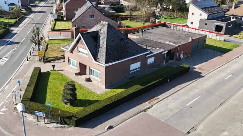 Te renoveren woning met ruim bijgebouw op 10a83ca
